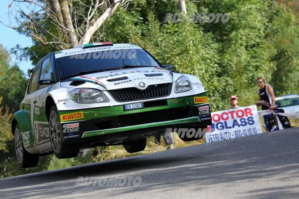 CIR 2013. Umberto Scandola (Skoda Fabia) solitario in testa al Rally del Friuli Venezia Giulia