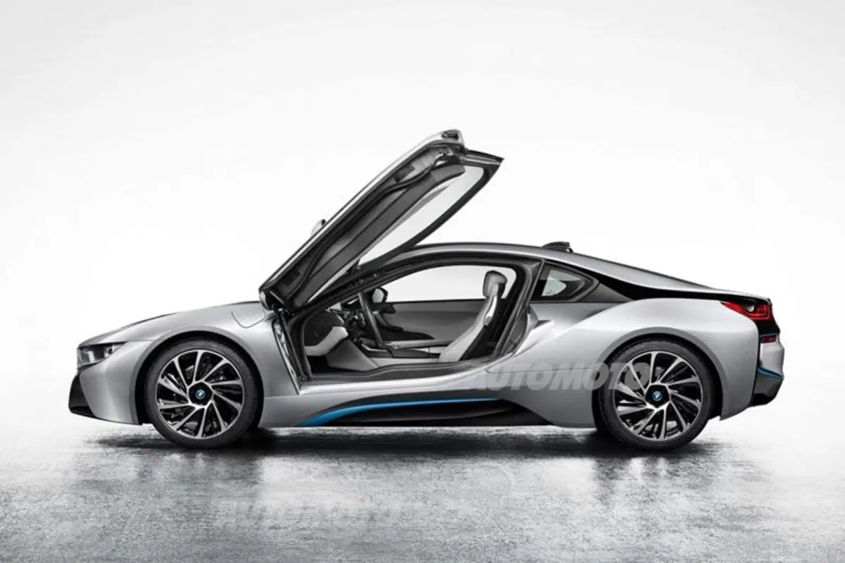 BMW i8: ecco la versione di serie