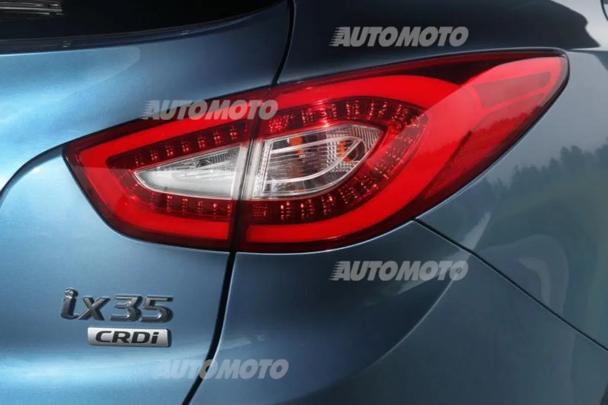 Hyundai ix35 restyling: listino prezzi (21)