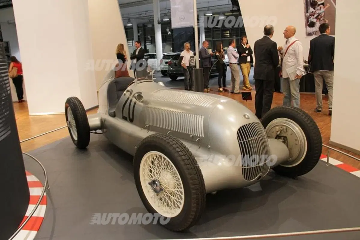 Mercedes: la storia sportiva della Stella nella mostra “Motorsport: team, tecnica e tradizione” (12)