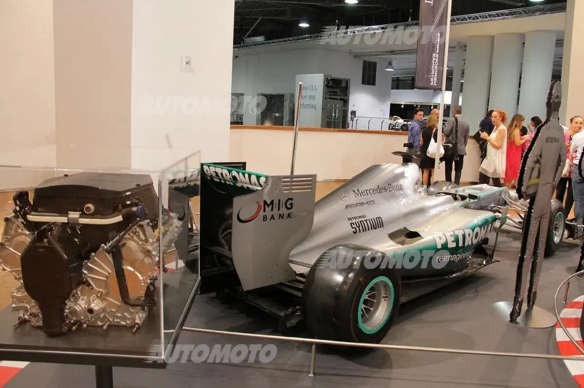Mercedes: la storia sportiva della Stella nella mostra “Motorsport: team, tecnica e tradizione” (17)