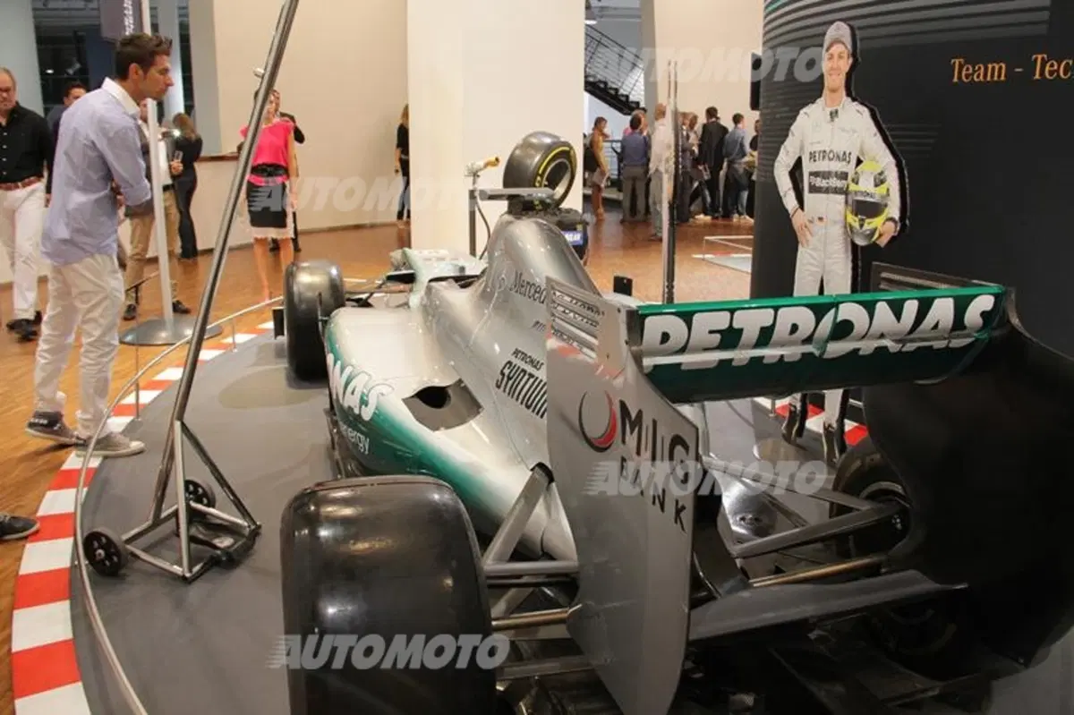 Mercedes: la storia sportiva della Stella nella mostra “Motorsport: team, tecnica e tradizione” (43)