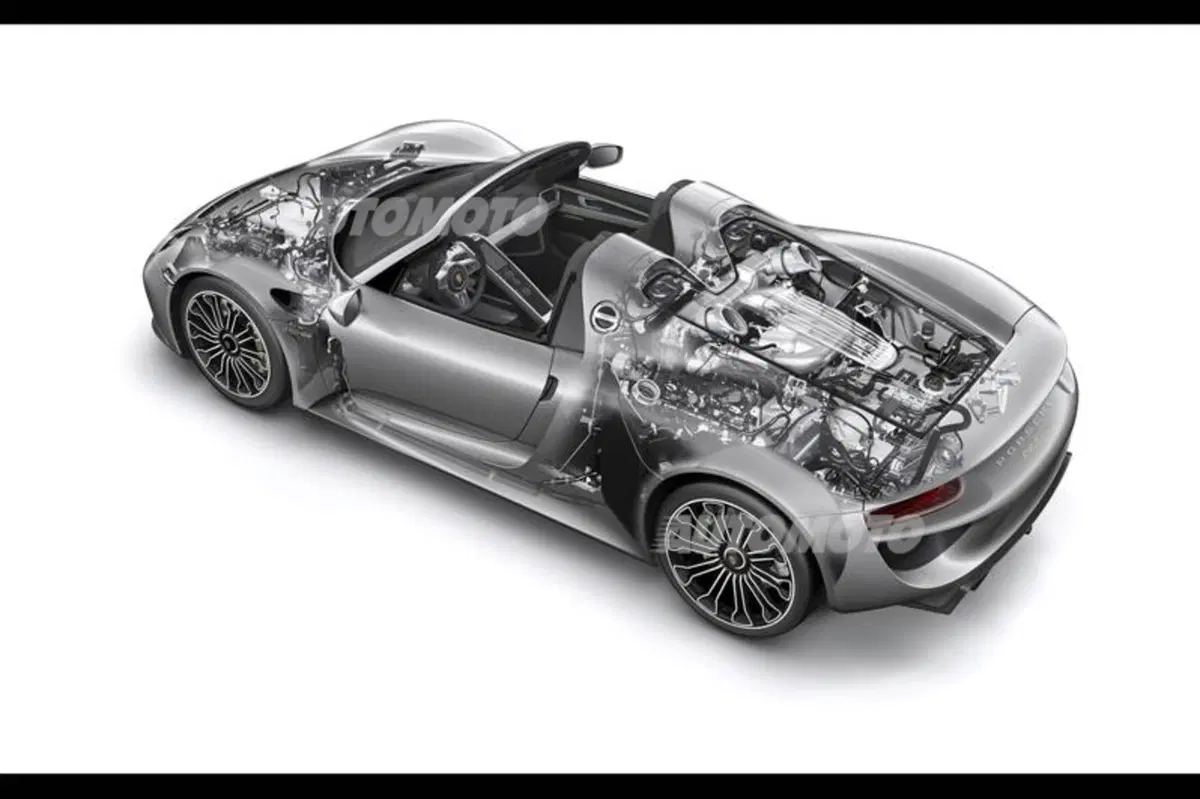 Porsche 918 Spyder: svelata la versione definitiva (10)