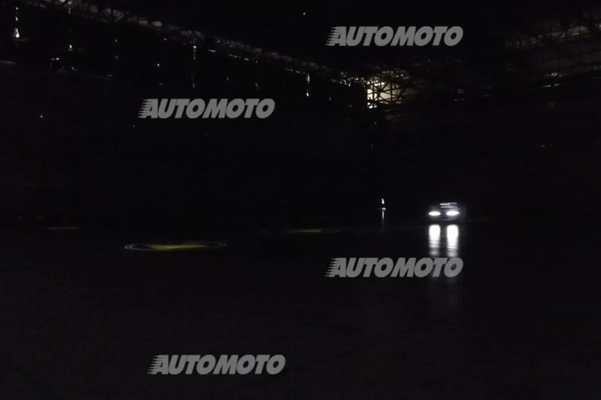 Trace your road. La spot per la Lexus IS Hybrid (4)
