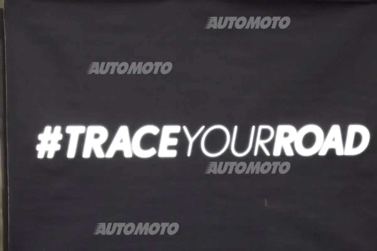 Trace your road. La spot per la Lexus IS Hybrid (12)