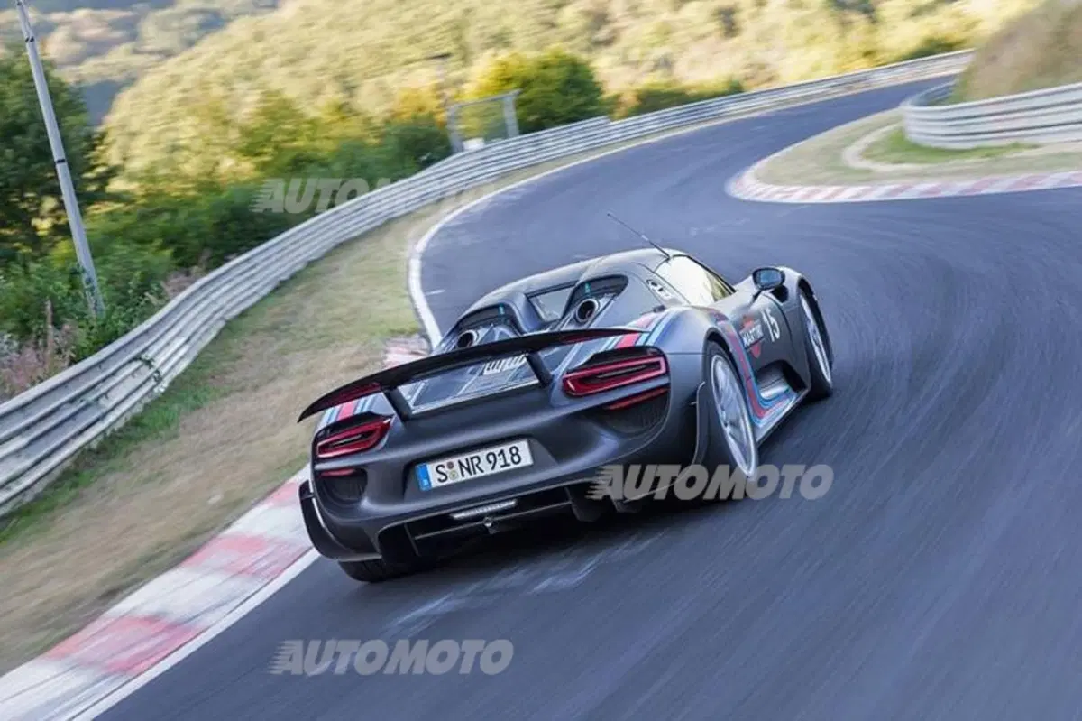 Porsche 918 Spyder: ha già strappato il nuovo record al Nürburgring (3)