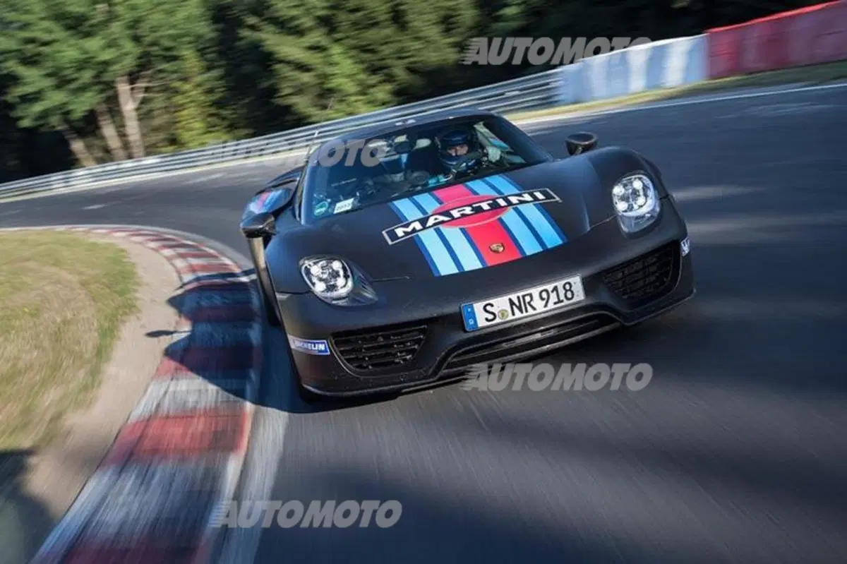 Porsche 918 Spyder: ha già strappato il nuovo record al Nürburgring (4)