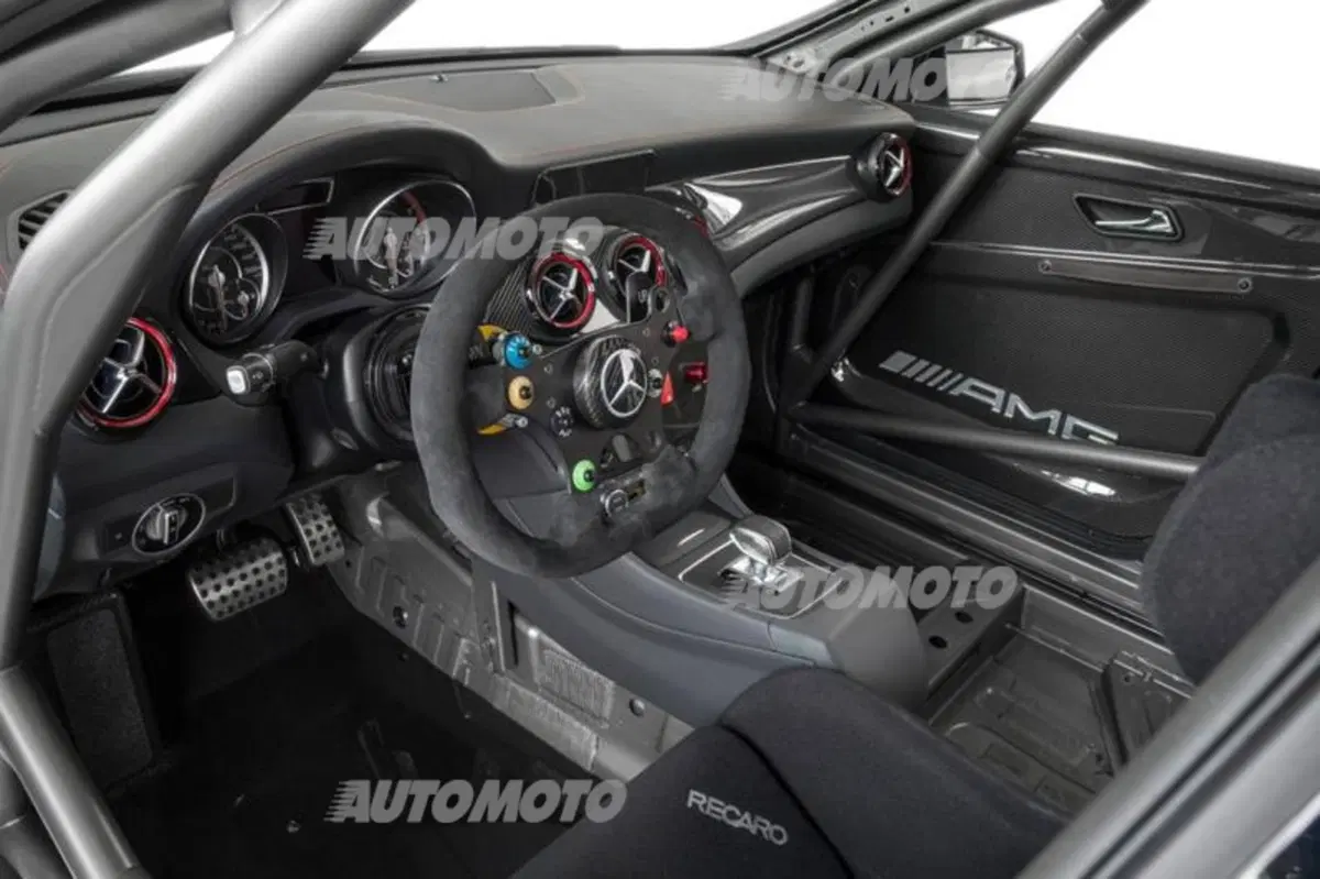 Mercedes-Benz CLA 45 AMG Racing Series concept (7)