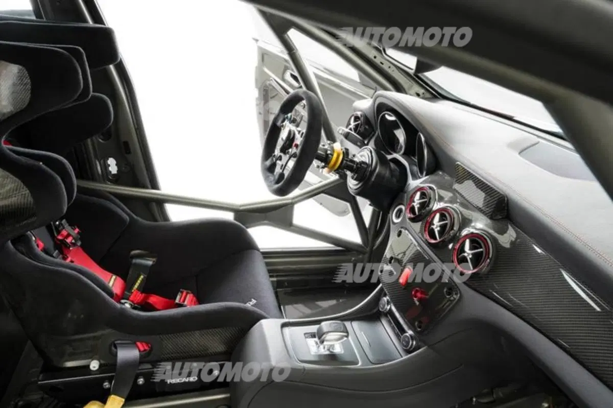 Mercedes-Benz CLA 45 AMG Racing Series concept (9)