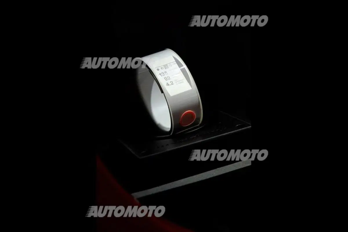 Nissan Nismo Watch: il primo orologio capace di connettere veicolo e guidatore (4)