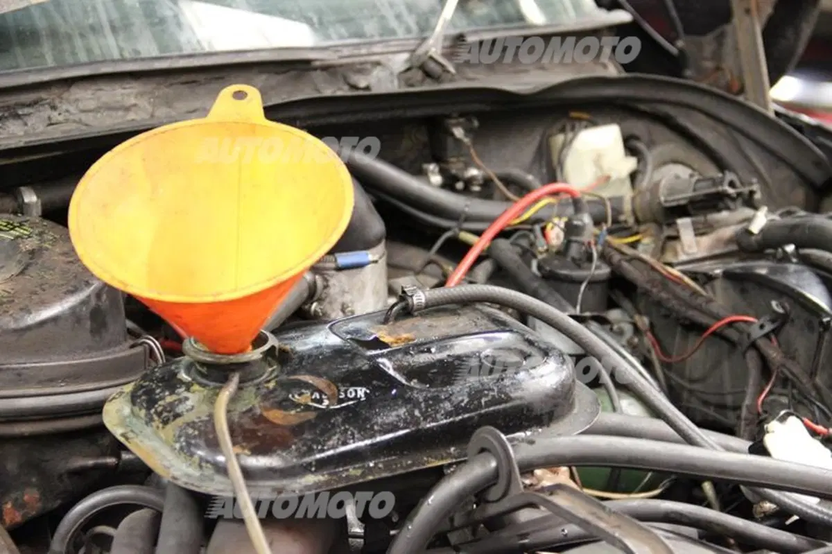 Citroen DS: nell'officina dove rinasce il mito francese (53)