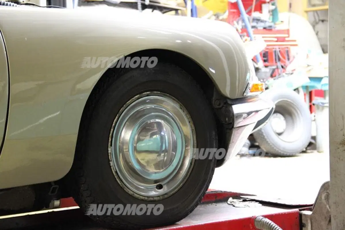 Citroen DS: nell'officina dove rinasce il mito francese (66)