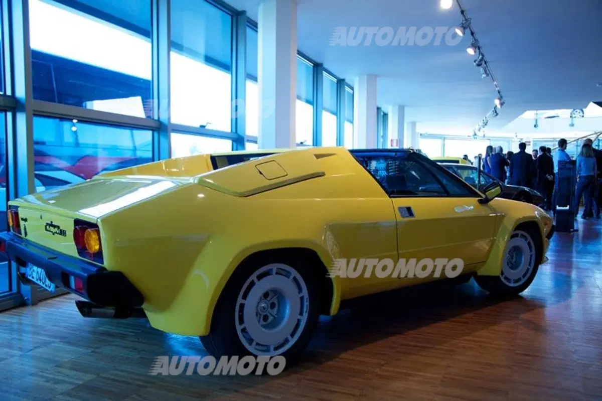 Lamborghini: inaugurato il nuovo centro logistico da 10.000 metri quadri (10)