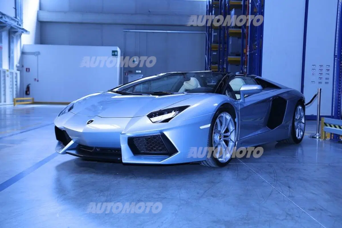 Lamborghini: inaugurato il nuovo centro logistico da 10.000 metri quadri (16)