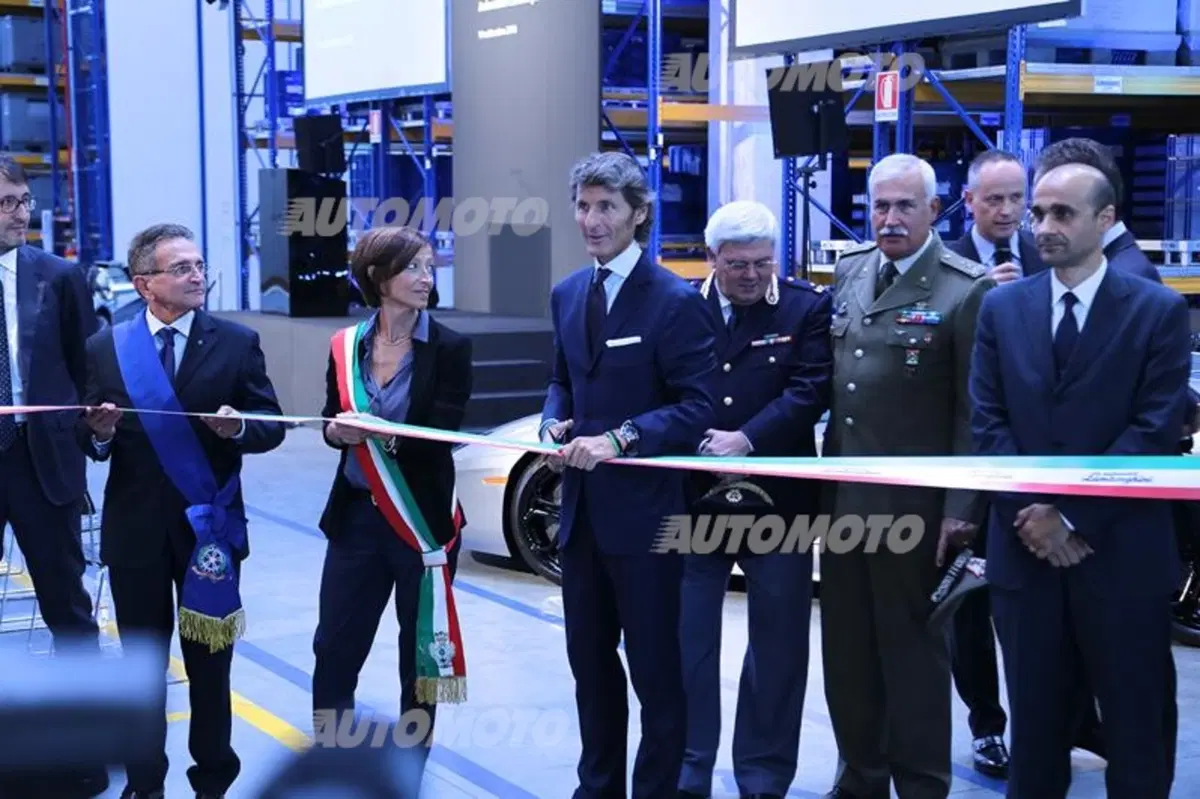 Lamborghini: inaugurato il nuovo centro logistico da 10.000 metri quadri (29)