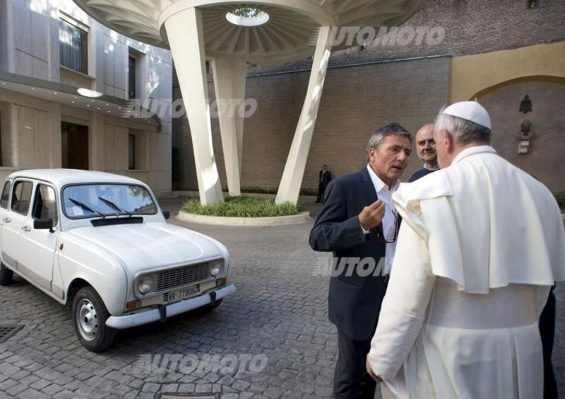 Renault 4: ecco la papamobile di Papa Francesco