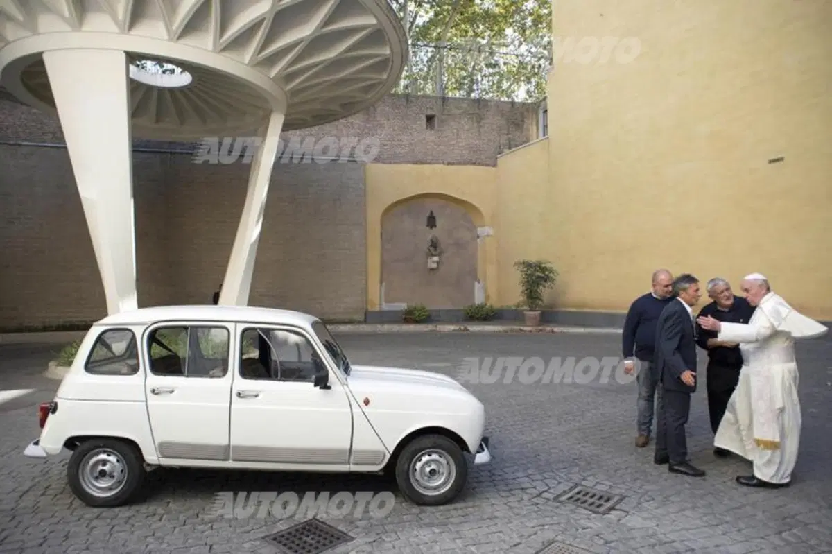 Renault 4: ecco la papamobile di Papa Francesco (2)