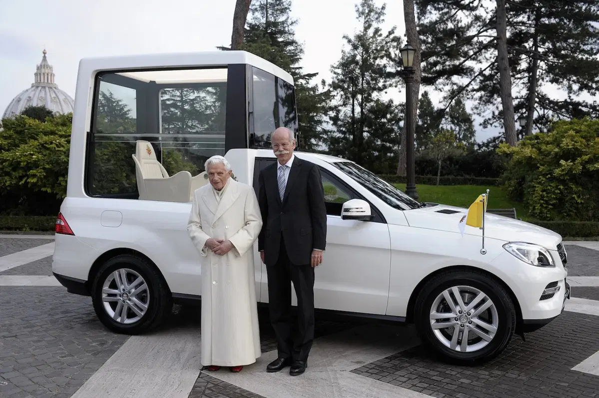 Renault 4: ecco la papamobile di Papa Francesco (5)