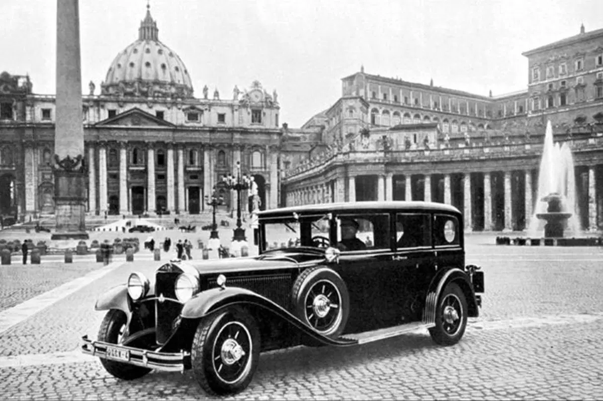 Renault 4: ecco la papamobile di Papa Francesco (6)