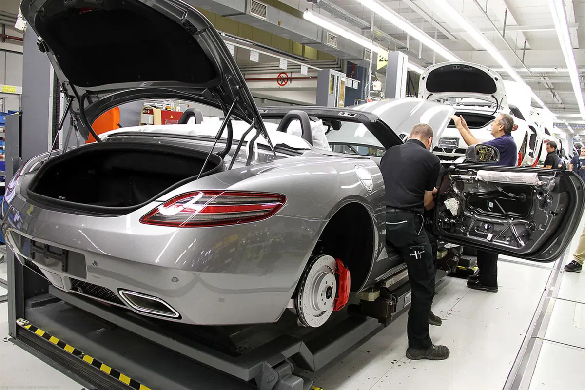Mercedes SLS AMG: stop alla produzione dal 2014. In arrivo la nuova supercar? (2)