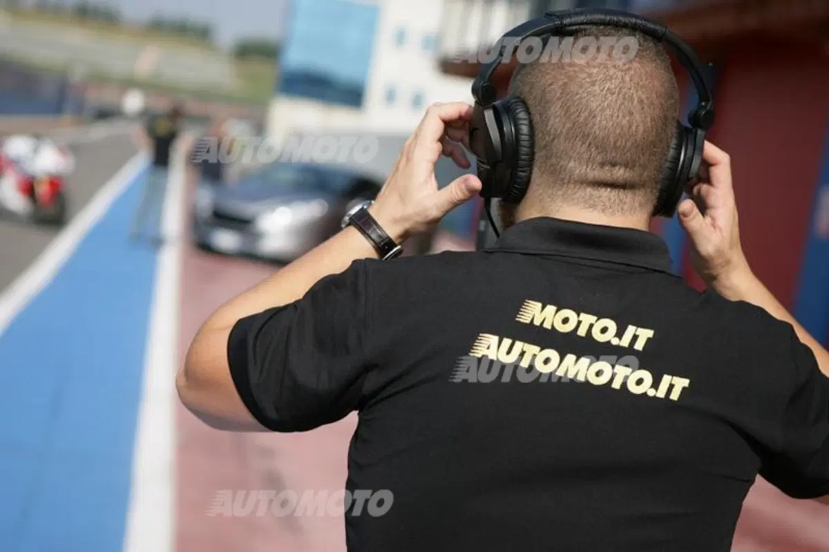 Six Wheels: auto e moto la sfida si gioca in pista