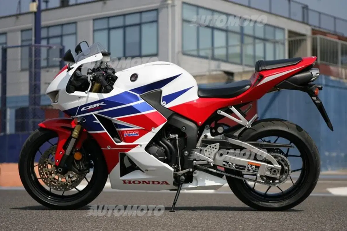 Six Wheels: auto e moto la sfida si gioca in pista (9)