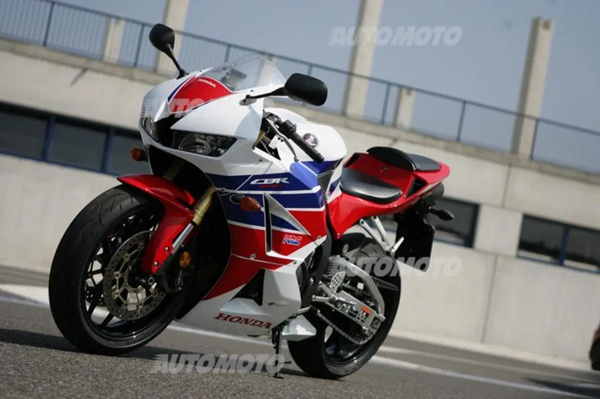 Six Wheels: auto e moto la sfida si gioca in pista (11)