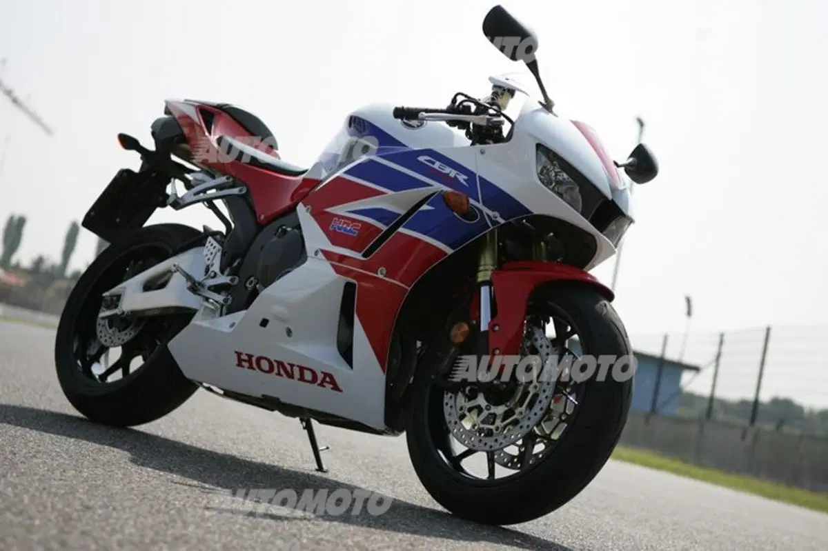 Six Wheels: auto e moto la sfida si gioca in pista (12)