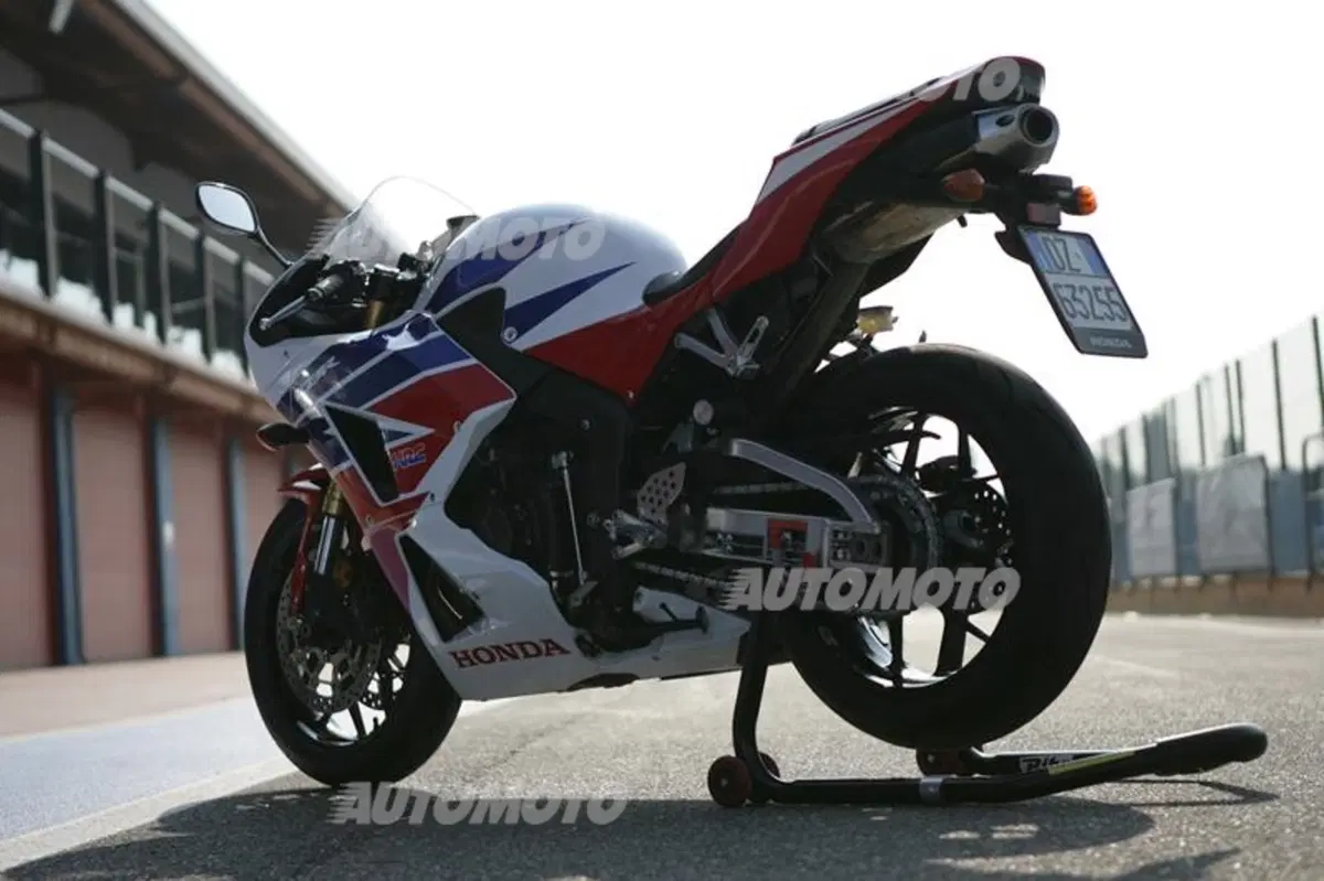 Six Wheels: auto e moto la sfida si gioca in pista (15)