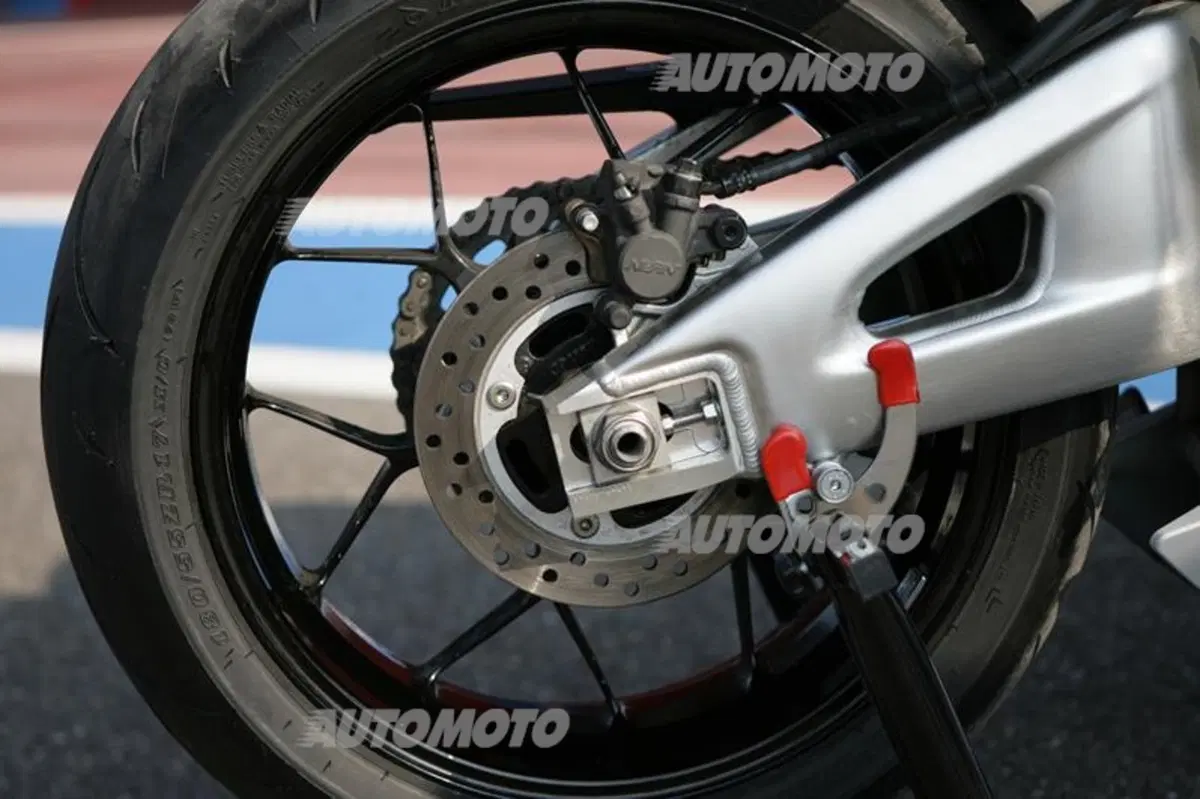 Six Wheels: auto e moto la sfida si gioca in pista (16)