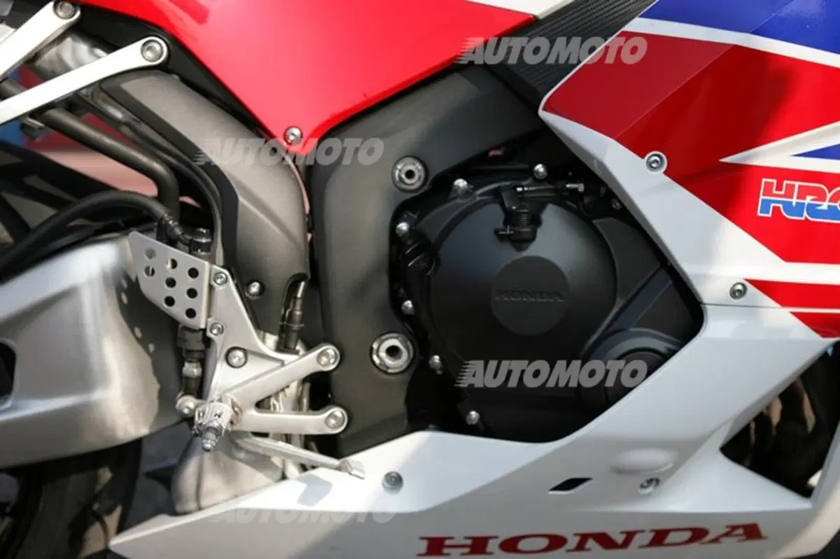Six Wheels: auto e moto la sfida si gioca in pista (18)