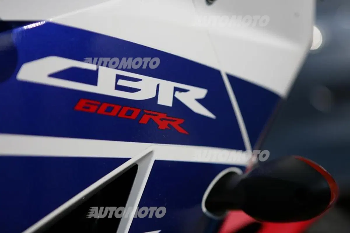 Six Wheels: auto e moto la sfida si gioca in pista (19)