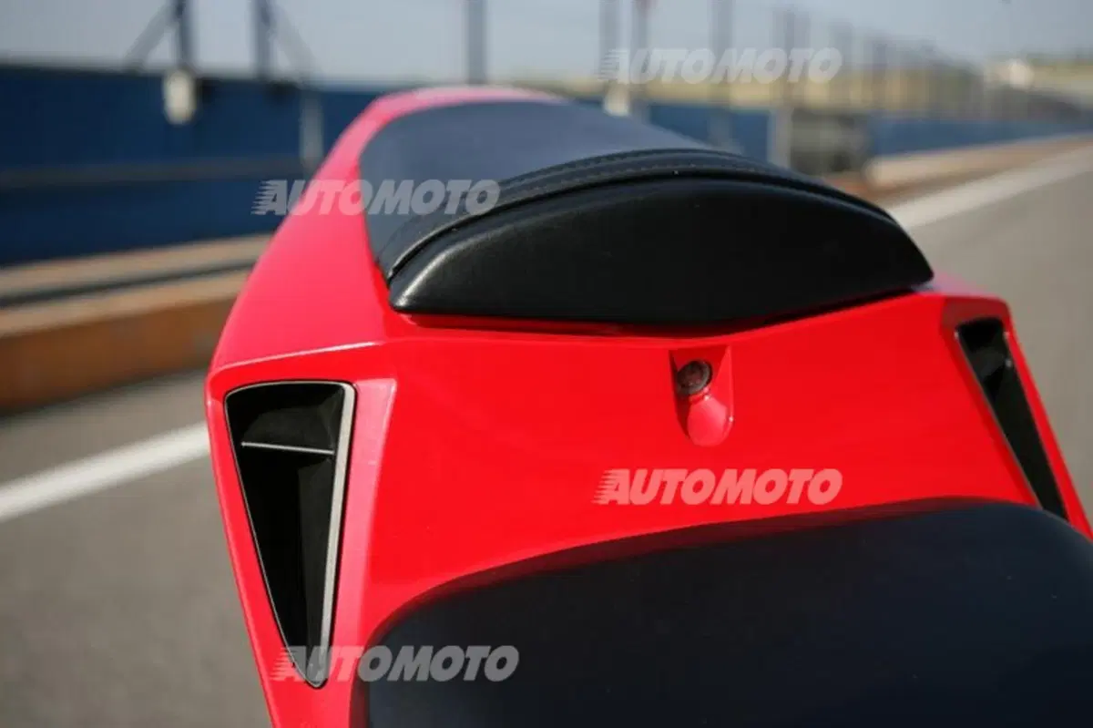 Six Wheels: auto e moto la sfida si gioca in pista (21)