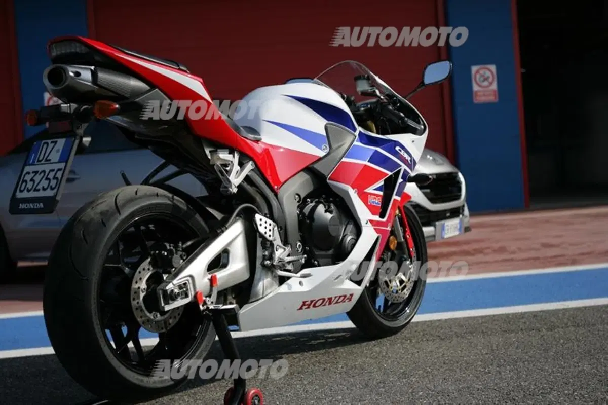 Six Wheels: auto e moto la sfida si gioca in pista (23)