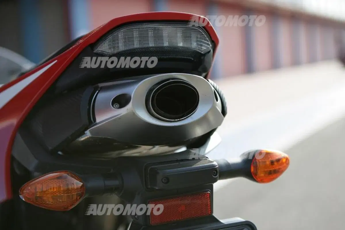 Six Wheels: auto e moto la sfida si gioca in pista (25)