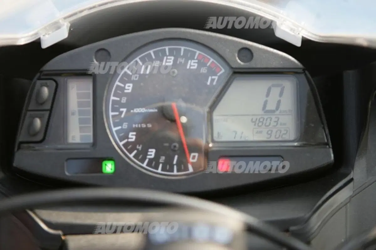 Six Wheels: auto e moto la sfida si gioca in pista (26)