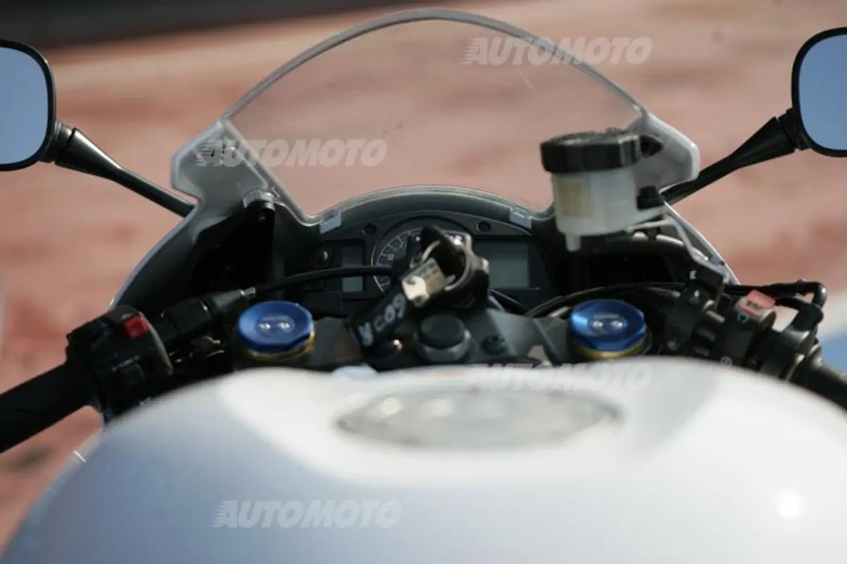 Six Wheels: auto e moto la sfida si gioca in pista (30)