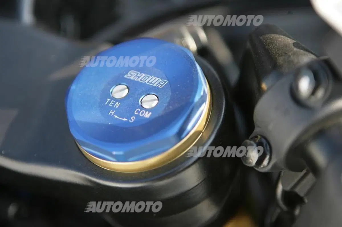 Six Wheels: auto e moto la sfida si gioca in pista (32)