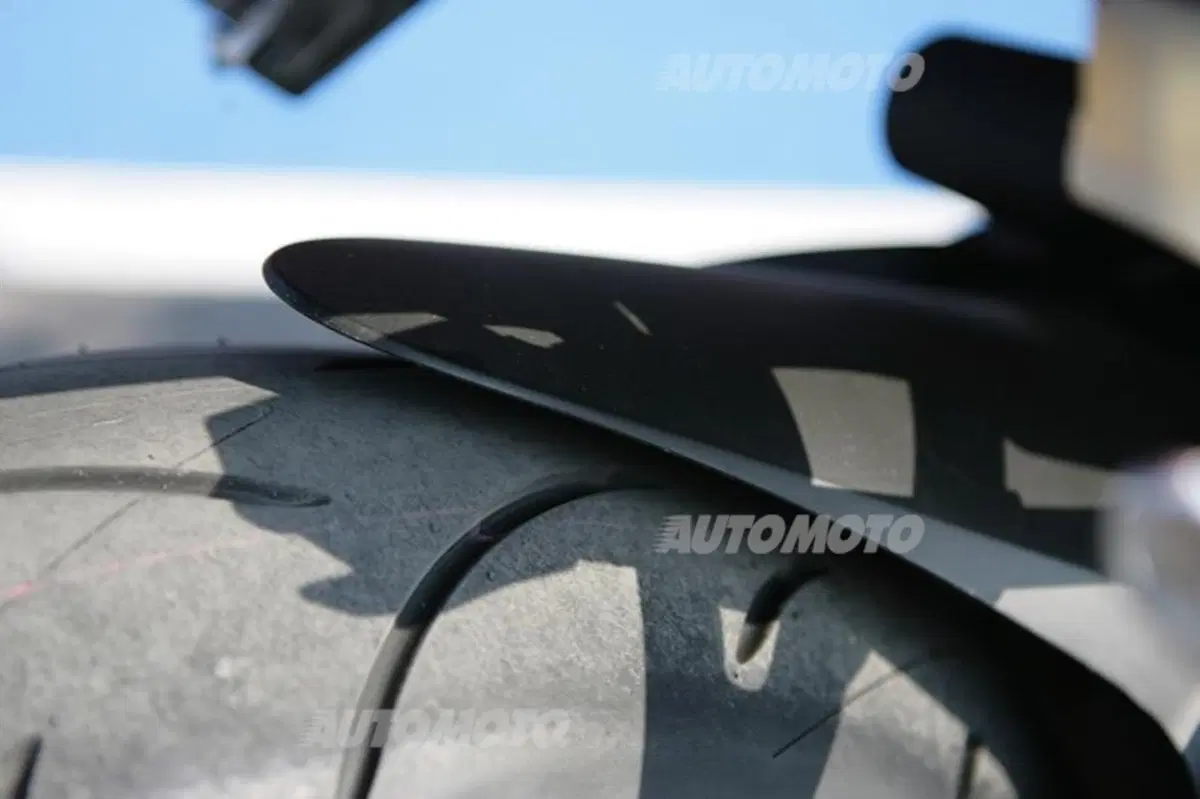 Six Wheels: auto e moto la sfida si gioca in pista (33)