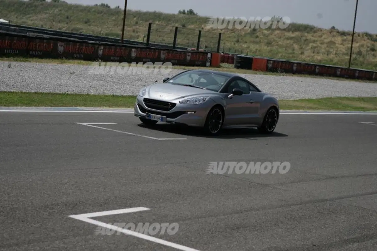 Six Wheels: auto e moto la sfida si gioca in pista (35)