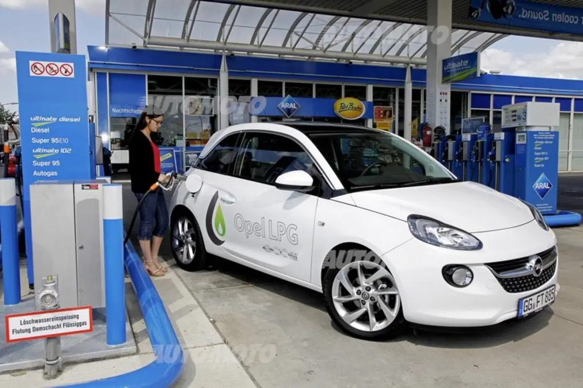 Opel Adam 1.4 GPL Tech (2)