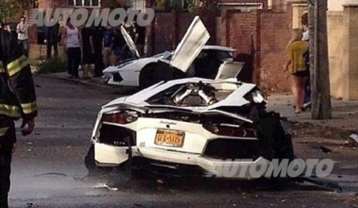 Lamborghini Aventador: un esemplare spezzato in due dopo un incidente