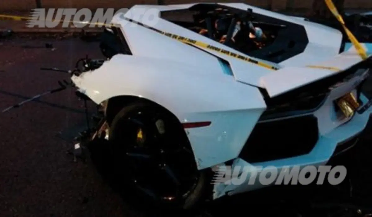 Lamborghini Aventador: un esemplare spezzato in due dopo un incidente (3)