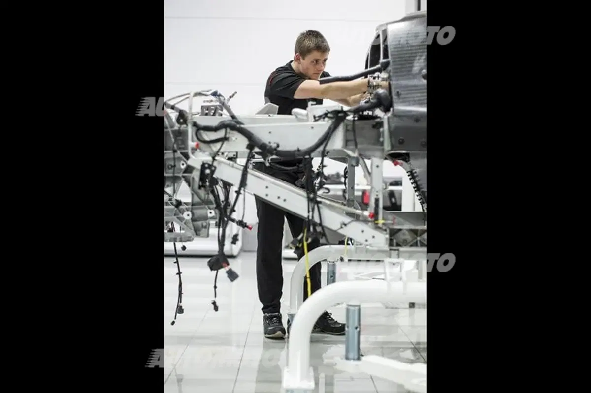 Paul Mackenzie: «McLaren P1? Pensata per essere la sportiva migliore di sempre» (23)