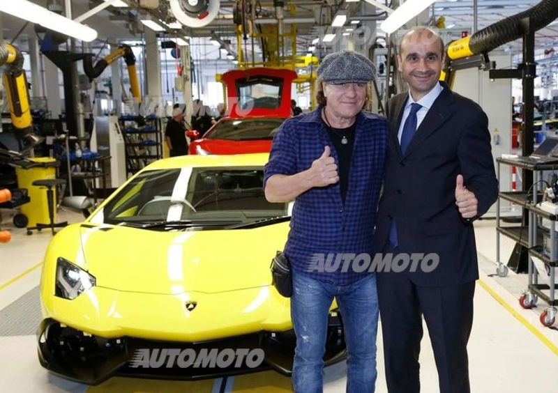 Brian Johnson ha visitato la Lamborghini e ha girato a Imola con una Gallardo