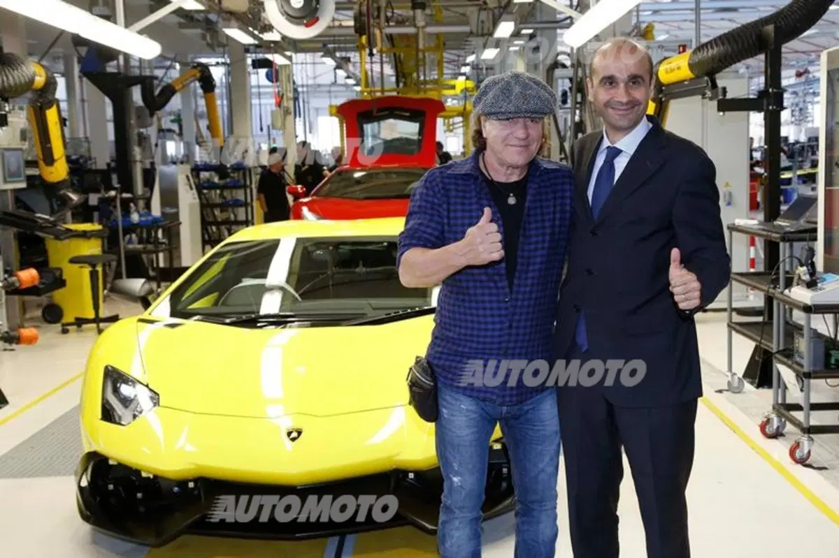 Brian Johnson ha visitato la Lamborghini e ha girato a Imola con una Gallardo