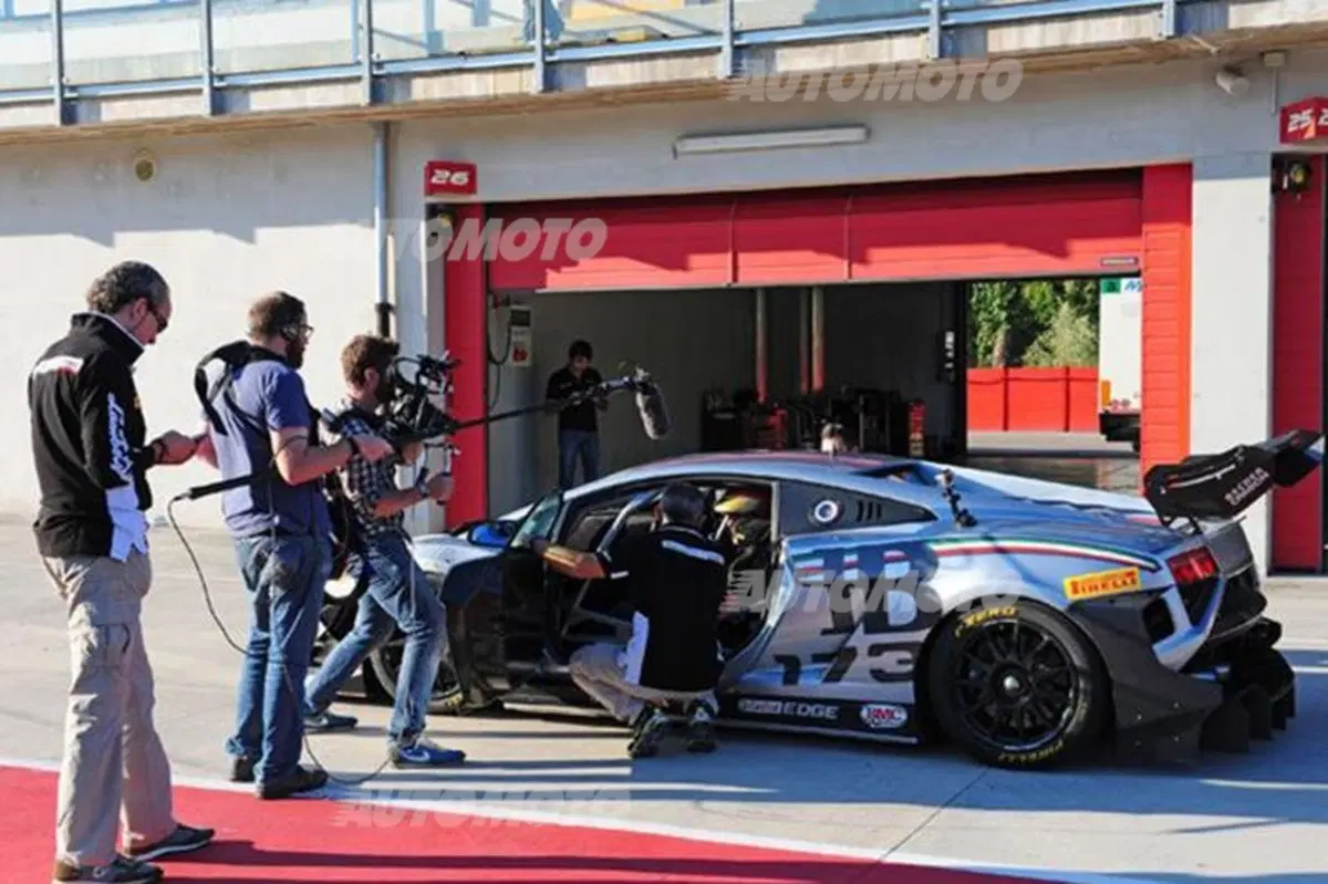 Brian Johnson ha visitato la Lamborghini e ha girato a Imola con una Gallardo (2)