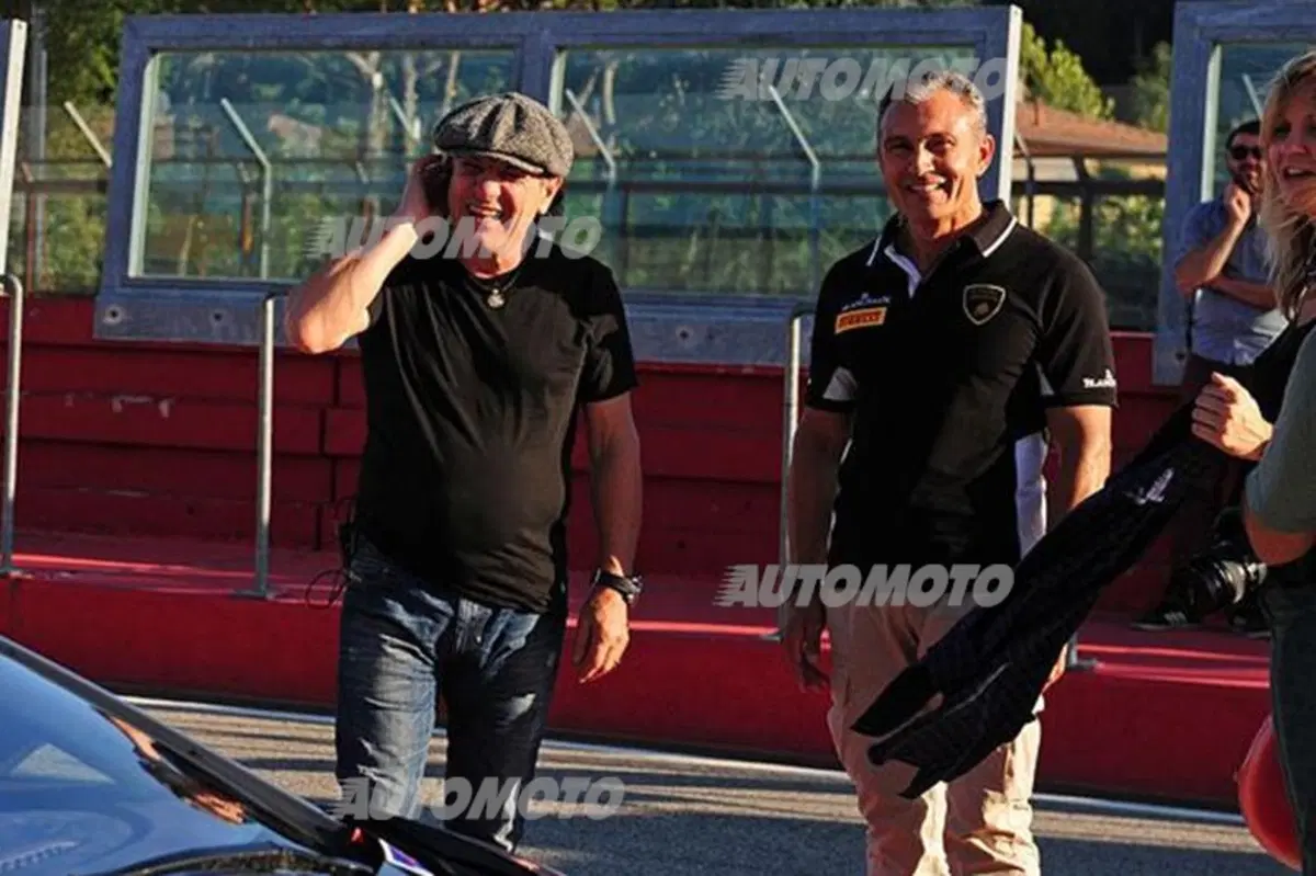 Brian Johnson ha visitato la Lamborghini e ha girato a Imola con una Gallardo (3)