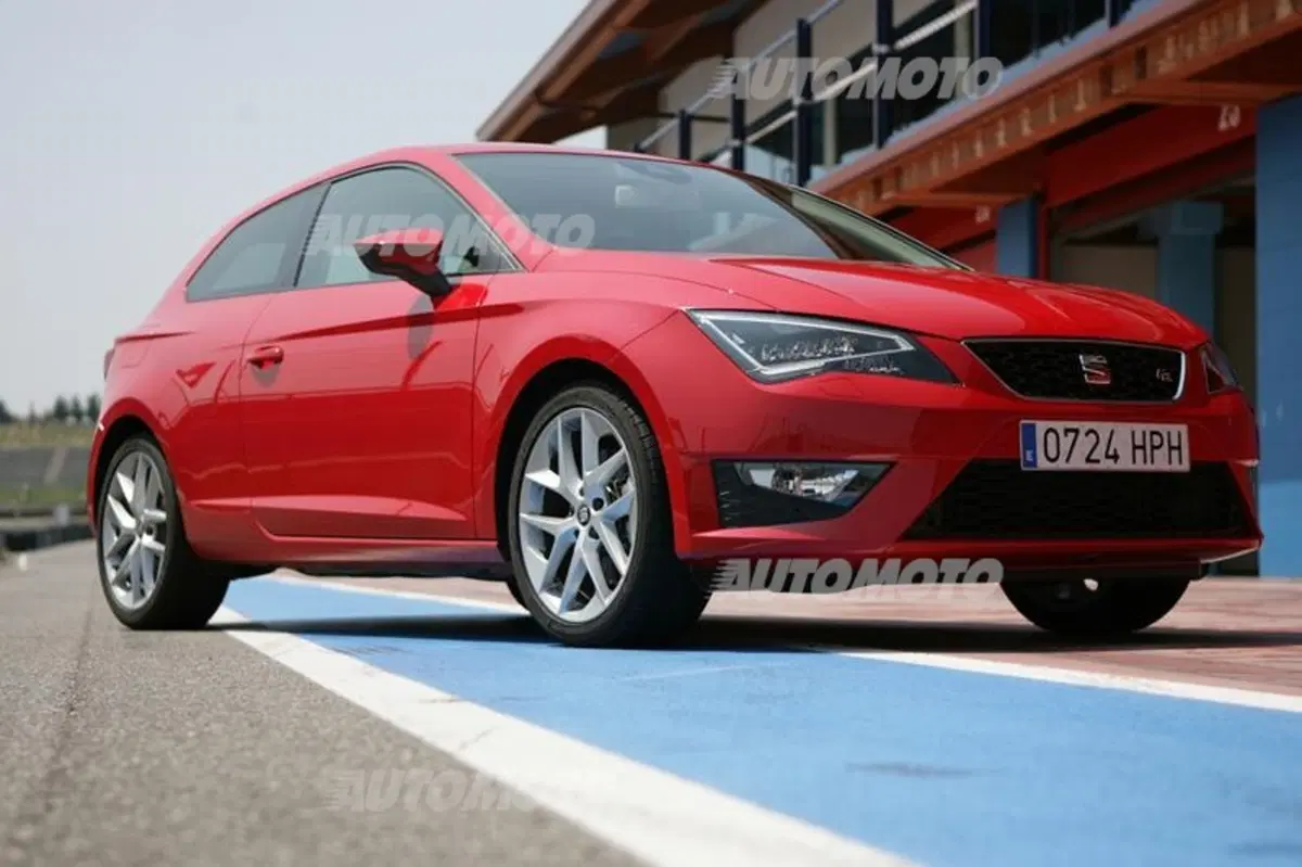 Six Wheels: Seat Leon SC FR e Honda NC700S uniscono le forze per battere Gillo (7)