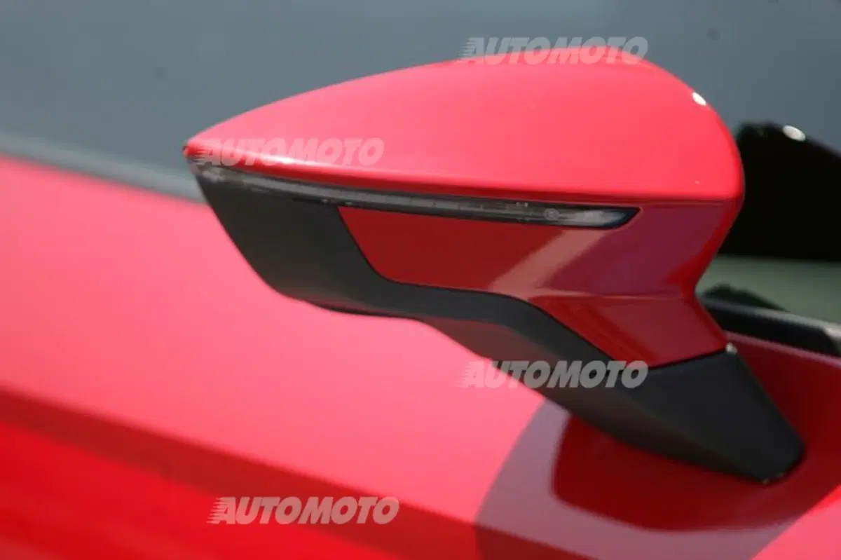 Six Wheels: Seat Leon SC FR e Honda NC700S uniscono le forze per battere Gillo (24)